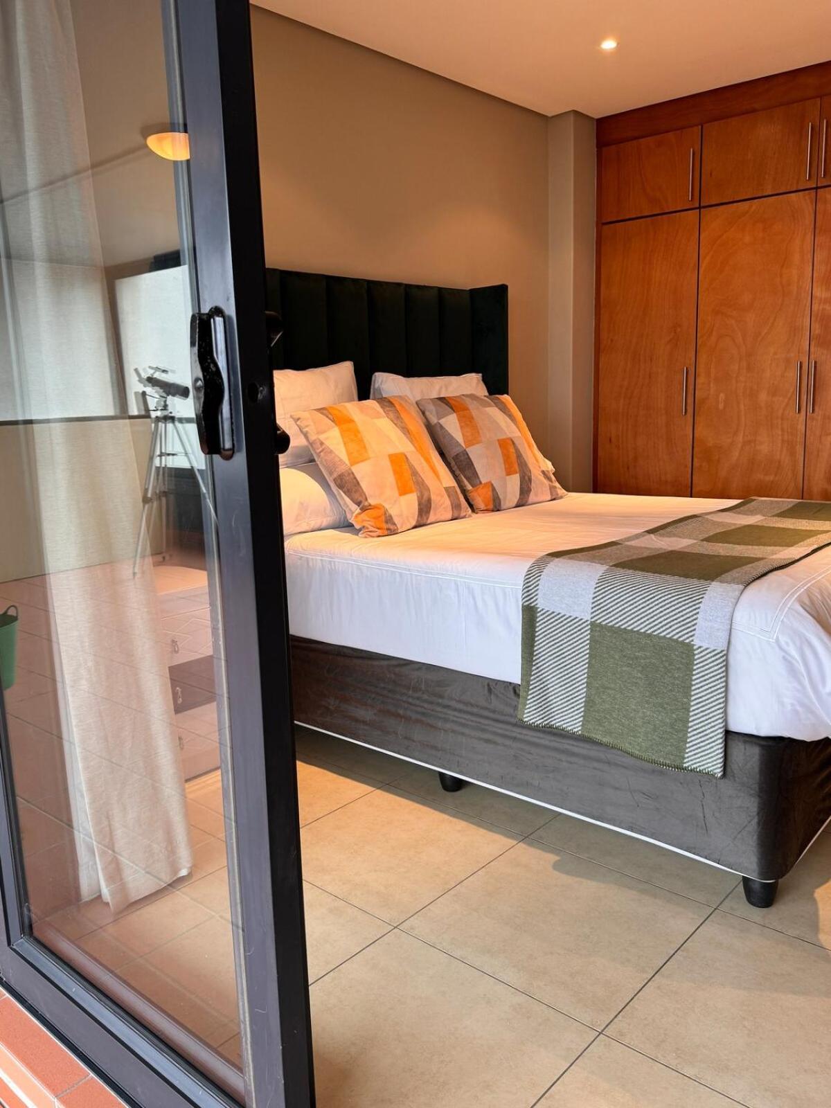 Apartment Front - Marvellous 4 Sleeper With Ocean Views Durban