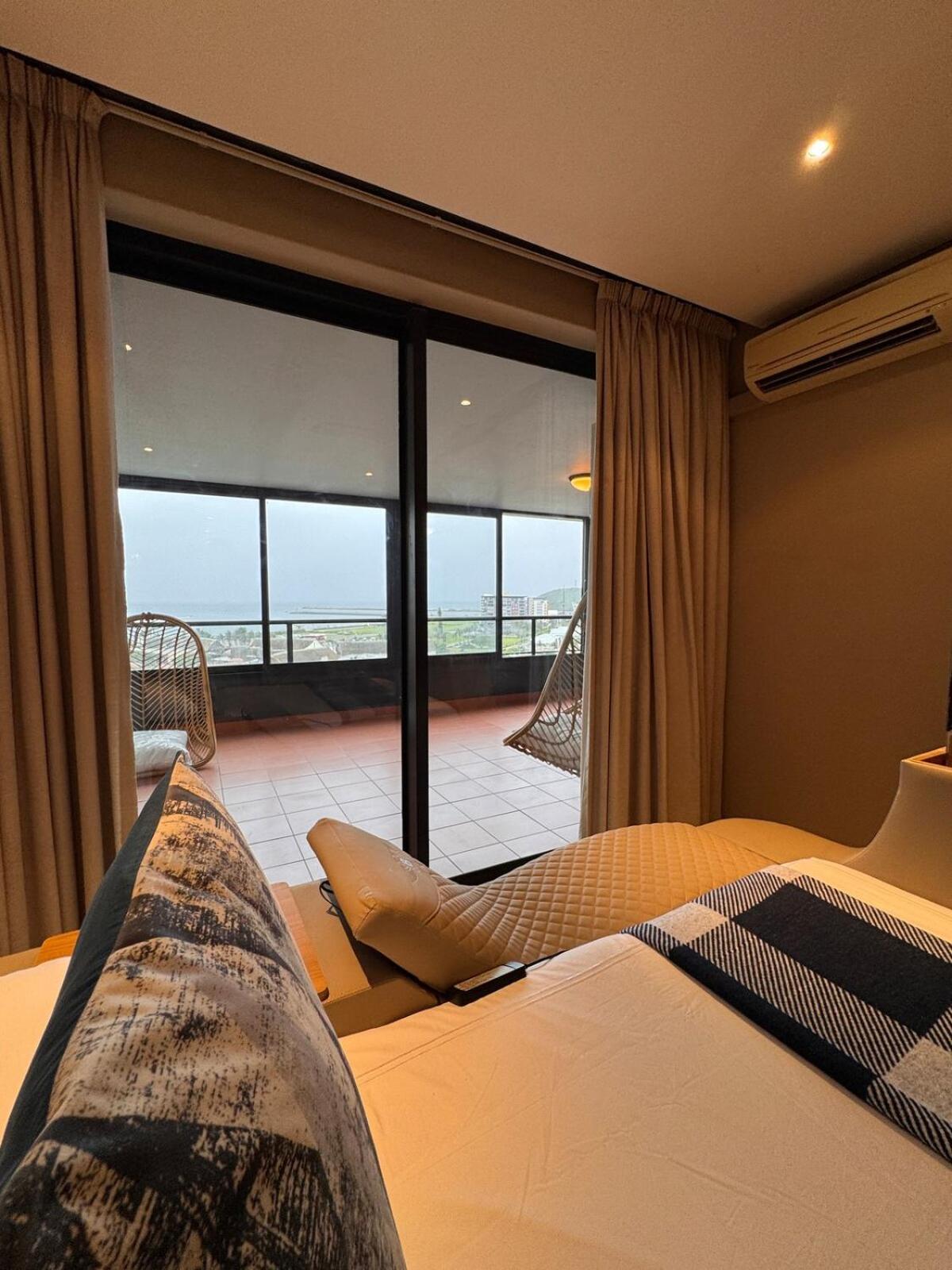 Front - Marvellous 4 Sleeper With Ocean Views