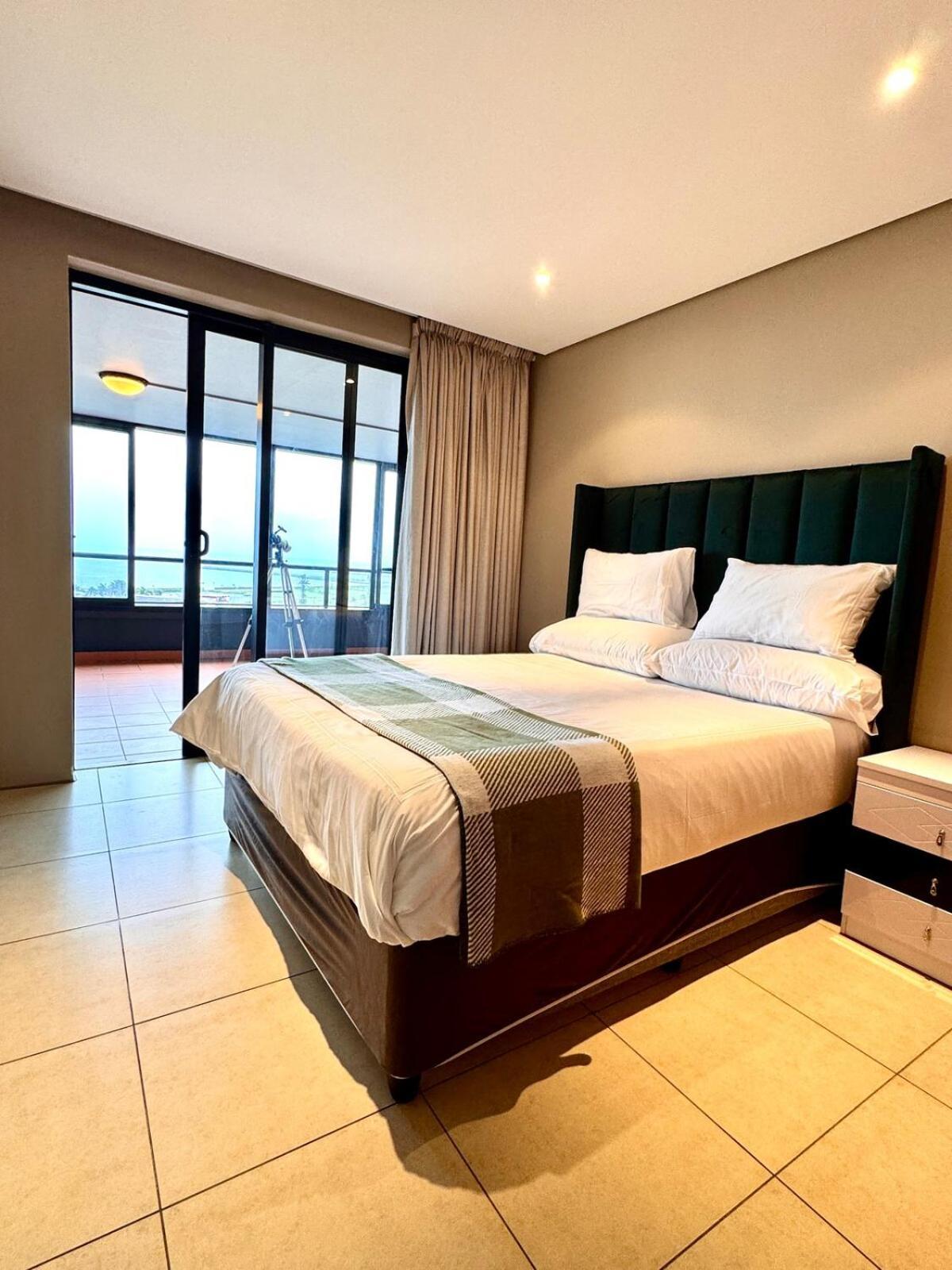 Front - Marvellous 4 Sleeper With Ocean Views Durban