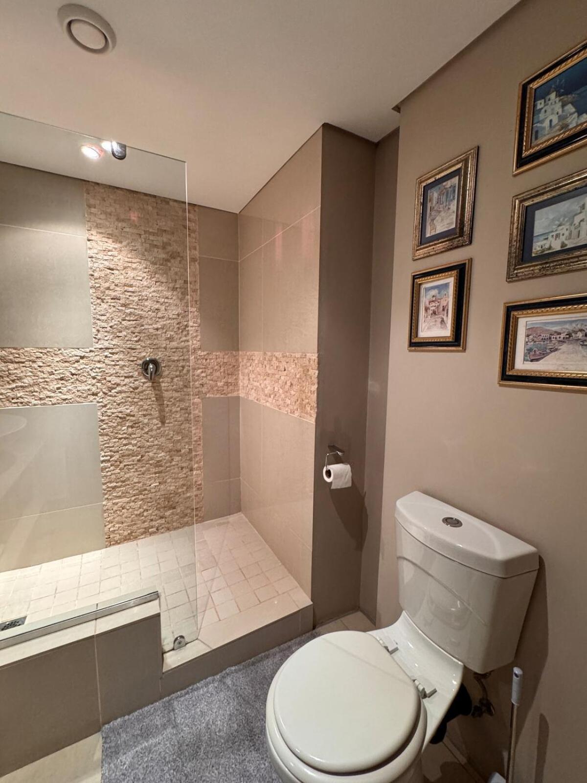Front - Marvellous 4 Sleeper With Ocean Views * Durban