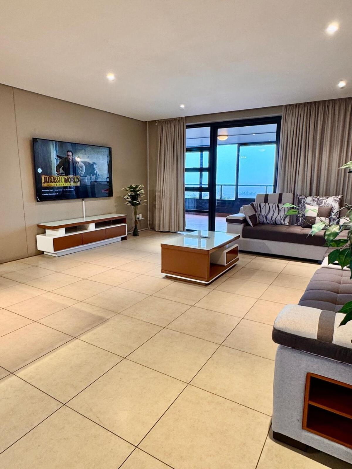 Front - Marvellous 4 Sleeper With Ocean Views Apartment