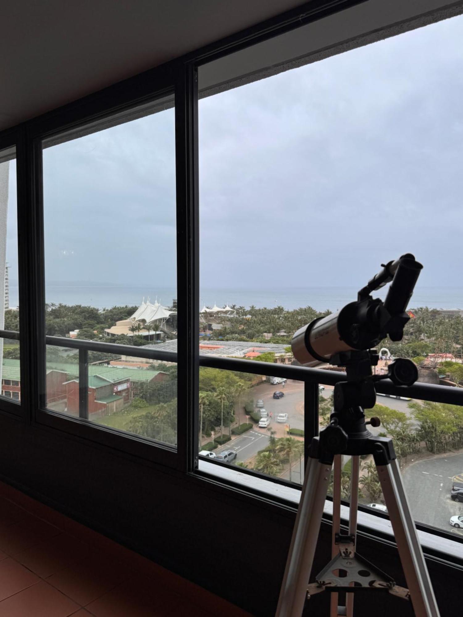 Front - Marvellous 4 Sleeper With Ocean Views Apartment *