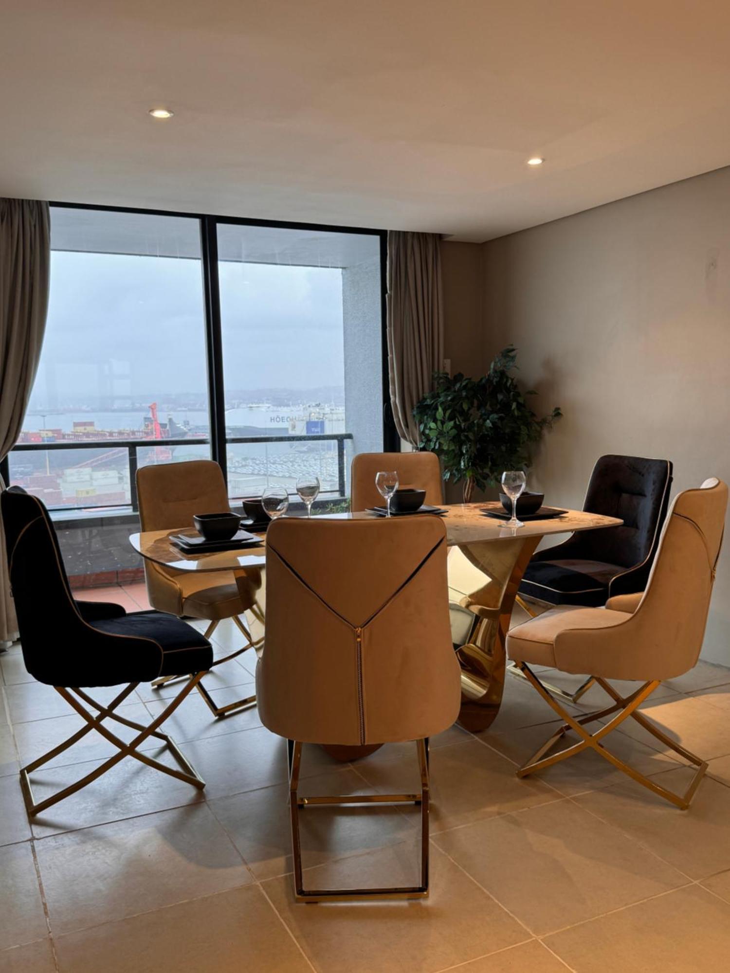 Front - Marvellous 4 Sleeper With Ocean Views Durban