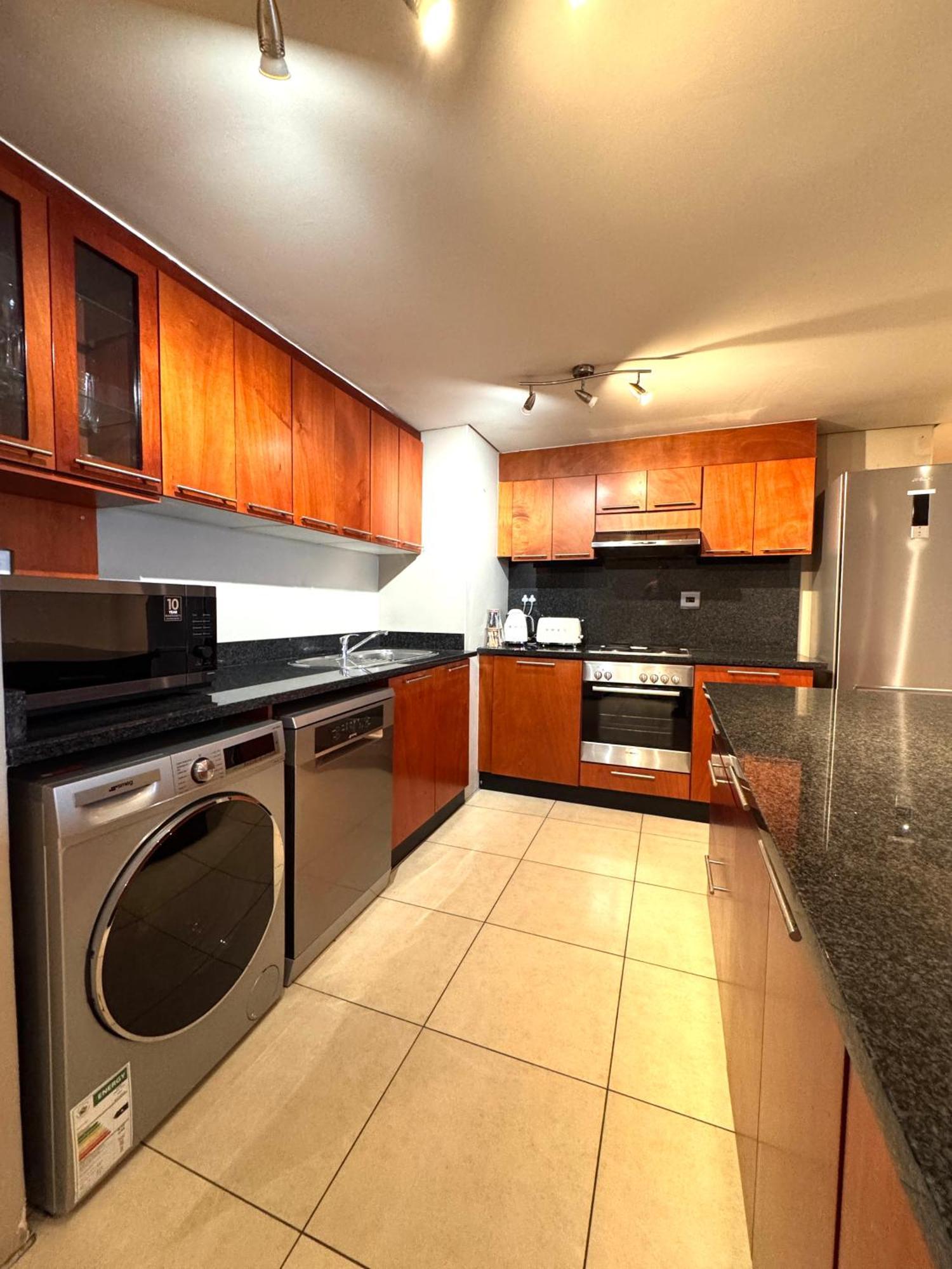 Front - Marvellous 4 Sleeper With Ocean Views Apartment *